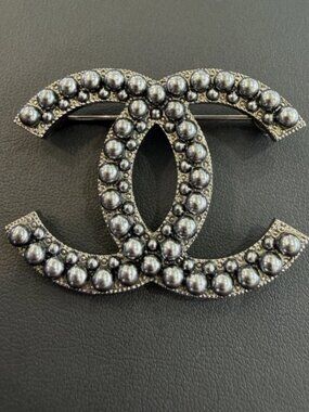Authentic 2017 Chanel CC Logo Fall/Winter Collection Brooch Gunmetal